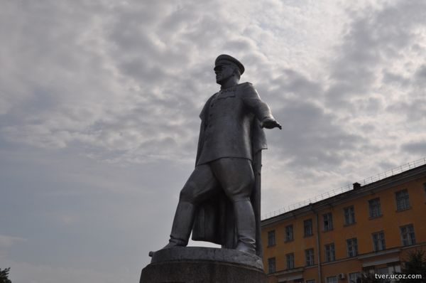 Памятник Жукову в Твери