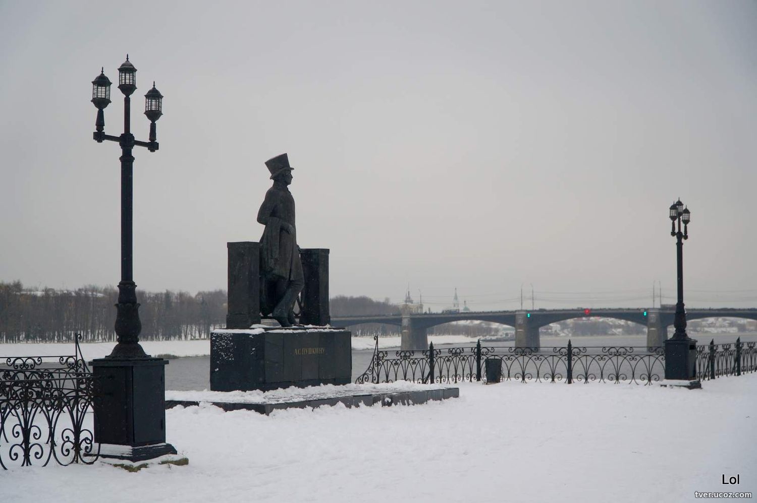 Тверь зимой. Пушкин в снегу. Первый снег Пушкин. Виды Твери зима.